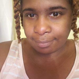 Meet your Posher, Desiree